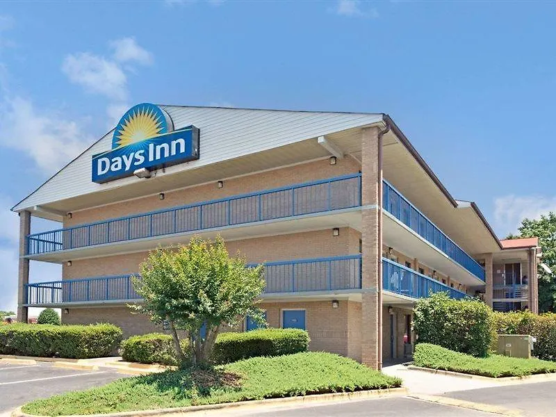 Days Inn By Wyndham Charlotte Northlake Motell