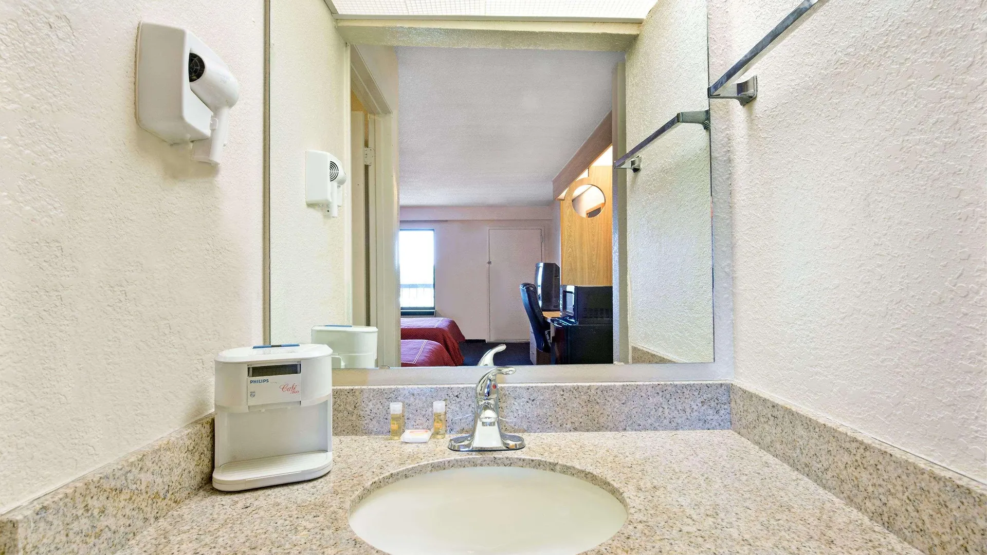 Days Inn By Wyndham Charlotte Northlake