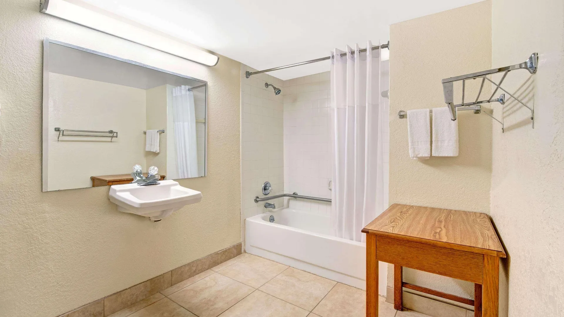 Motell Days Inn By Wyndham Charlotte Northlake