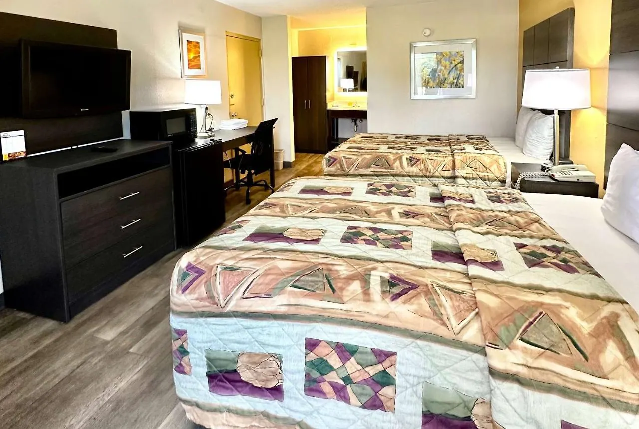 Days Inn By Wyndham Charlotte Northlake 2*,