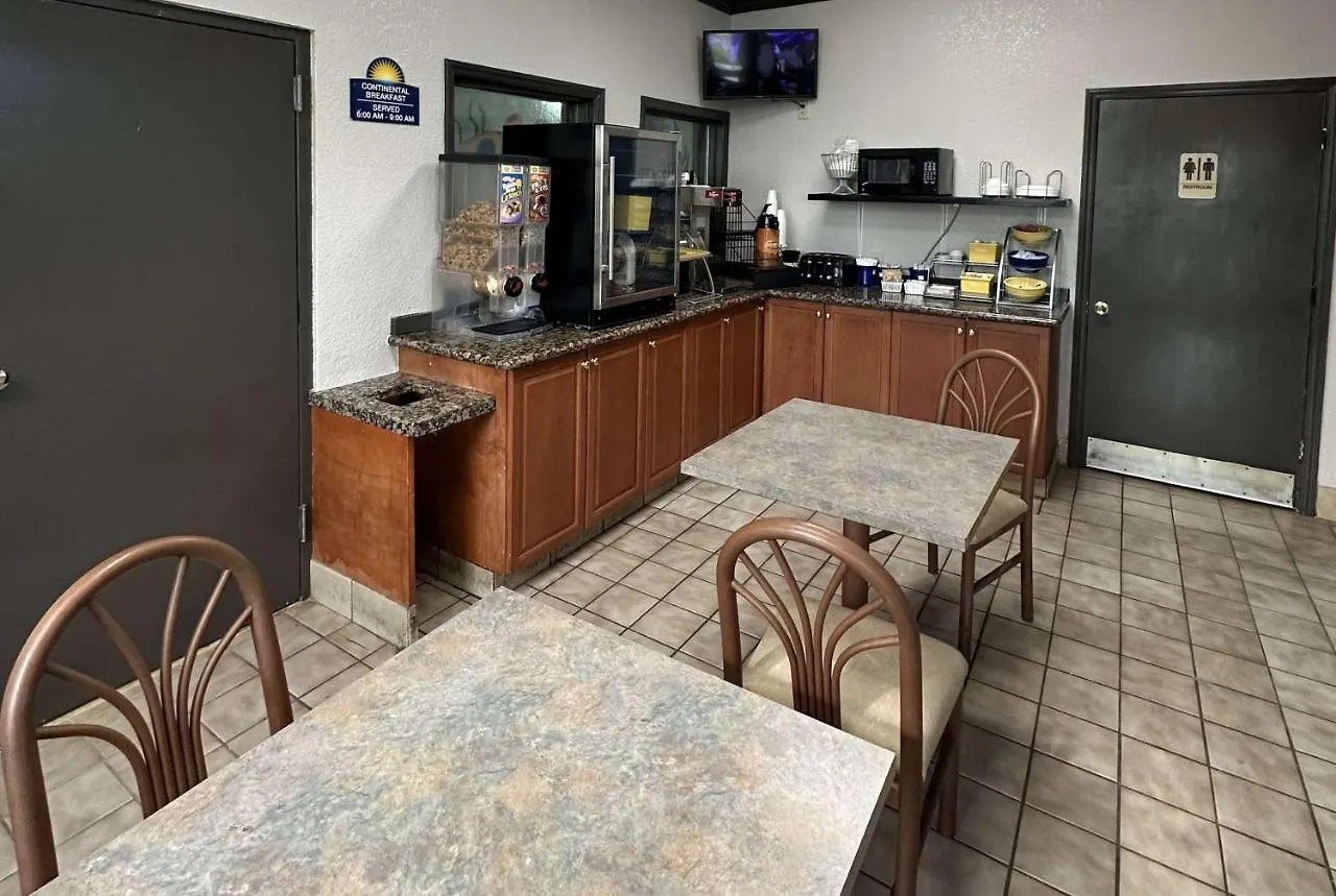 Days Inn By Wyndham Charlotte Northlake 2*,