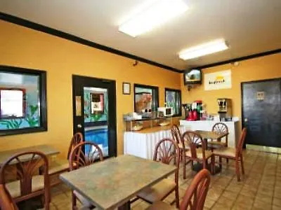 Days Inn By Wyndham Charlotte Northlake 2*,