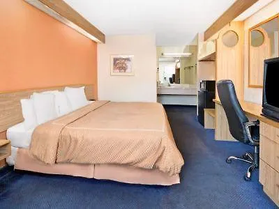 Days Inn By Wyndham Charlotte Northlake Motel
