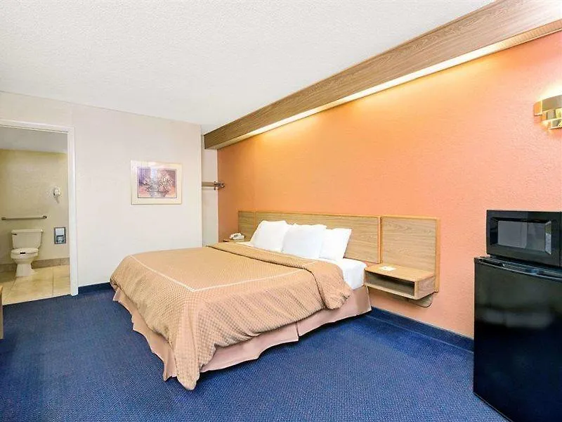 ** Motel Days Inn By Wyndham Charlotte Northlake USA