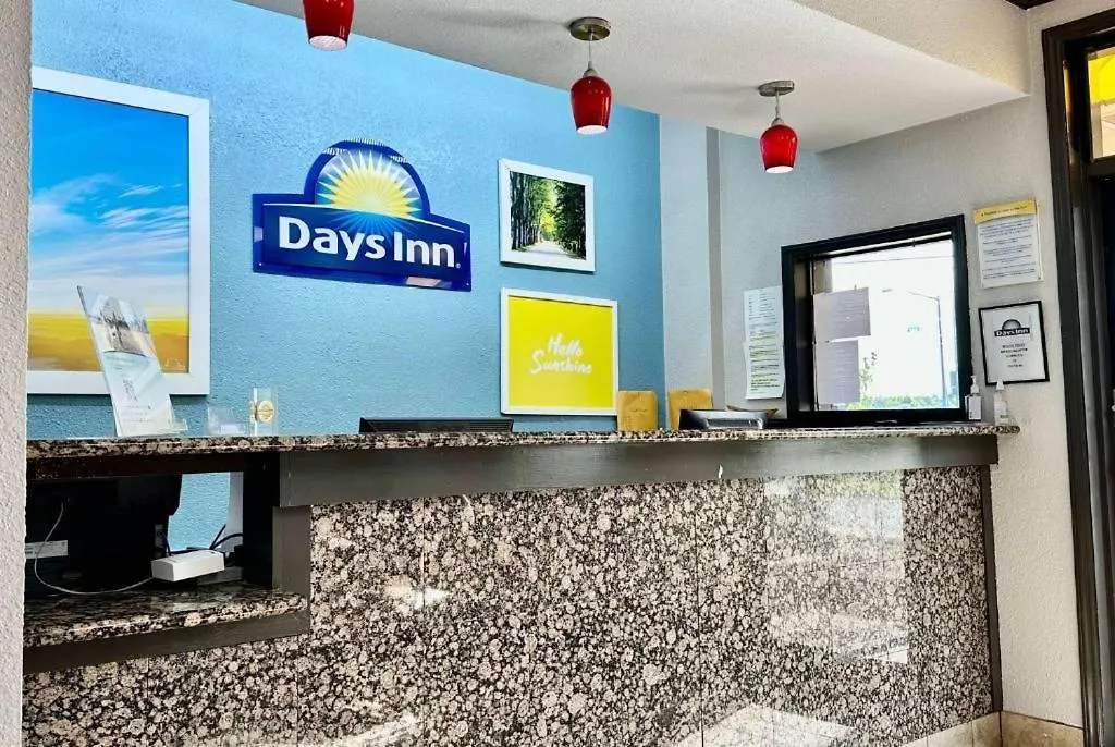 Days Inn By Wyndham Charlotte Northlake 2*,  USA